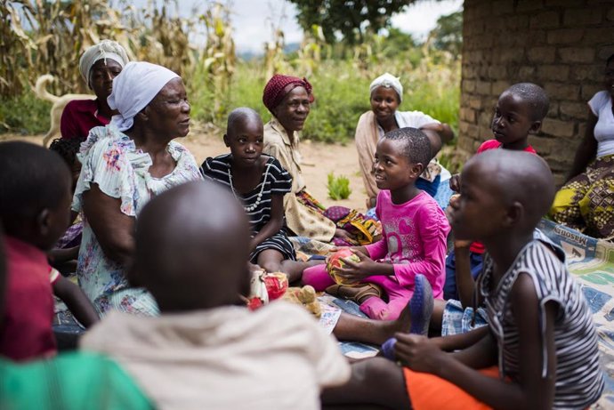 África.- Sexo por comida o matrimonios adolescentes: Las consecuencias del cambi