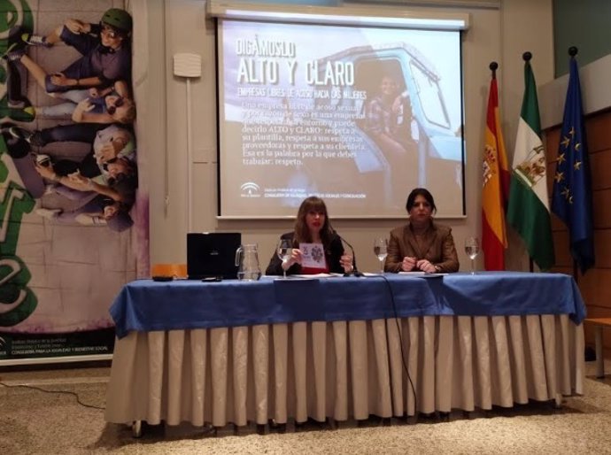 Arroyo (izda.) y Joyera presentan la campaña del IAM 'Digámoslo alto y claro'