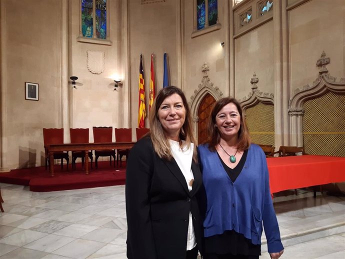 La presidenta del Govern, Francina Armengol, y la consellera de Salud y Consumo, Patricia Gómez.