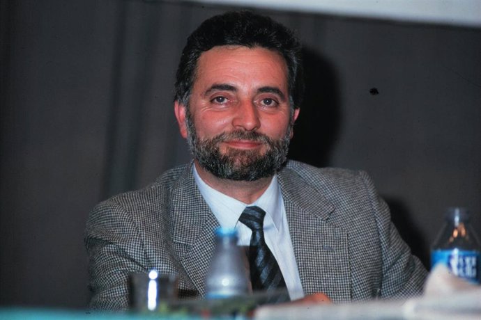 El que fuera dirigente de Izquierda Unida, Julio Anguita, durante el XII congreso del PCE donde fue elegido secretrio general en el año 1999