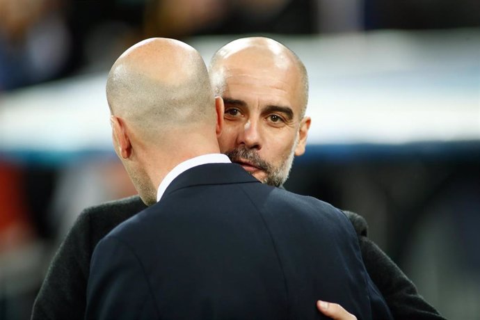 Pep Guardiola saluda a Zinédine Zidane en el partido de ida entre el Real Madrid y el Manchester City