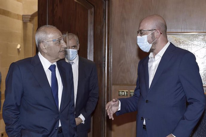 Nabih Berri, presidente del Parlamento, a la izquierda 