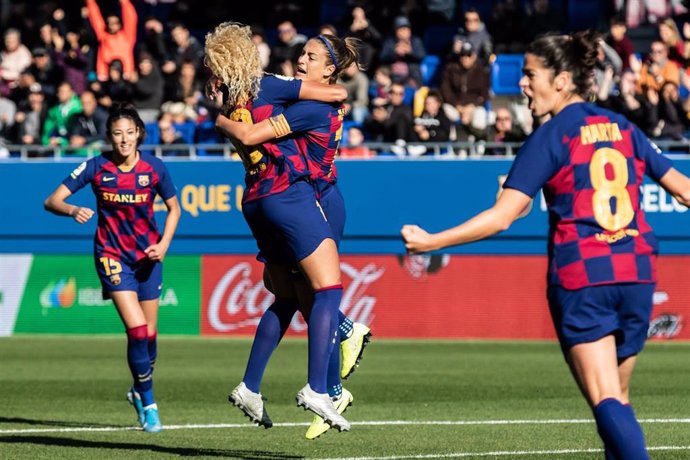 Varias jugadoras del Bara celebran un gol.