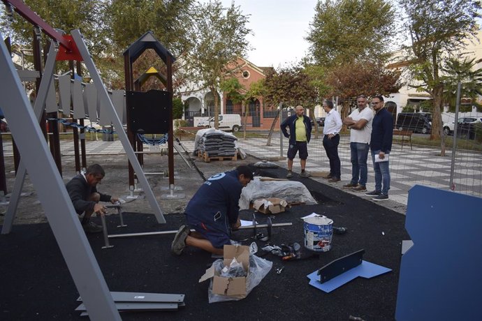 Instalación de aparatos de gimnasia biosaludable en las pedanías y juegos infantiles en el centro de la localidad.