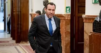 El Gobierno aprobará el martes el programa 'Verano Joven 2025' con descuentos para viajar en tren y autobús